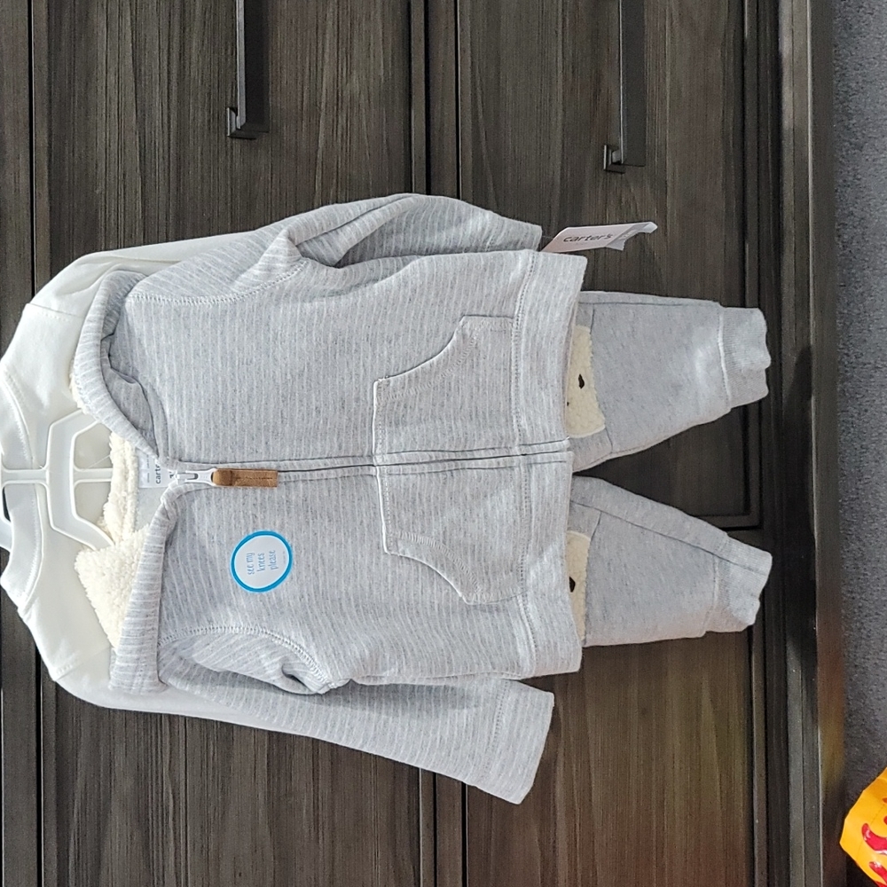 2pc carter's set New size 12m